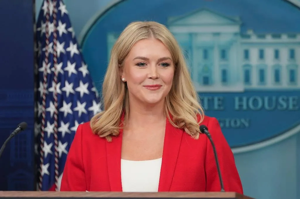 Кэролайн Ливитт. Обложка © ТАСС / Chris Kleponis