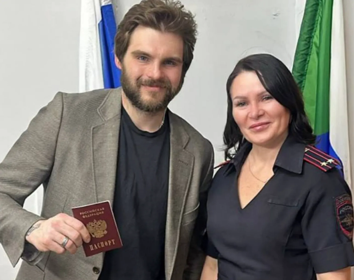 Американский хоккеист получил гражданство РФ. Обложка © Telegram / Территория Тигров | ХК «Амур»