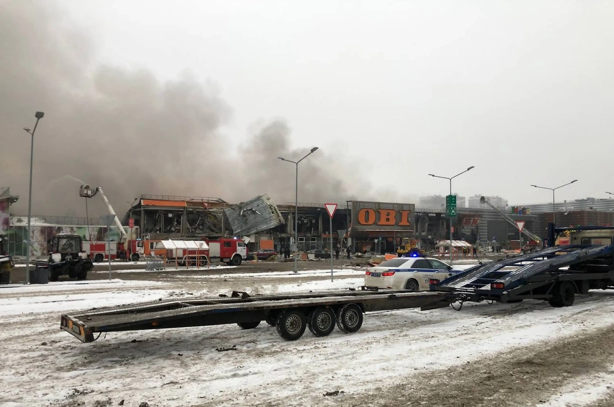 Сгоревший в Химках гипермаркет OBI. Обложка © Life.ru