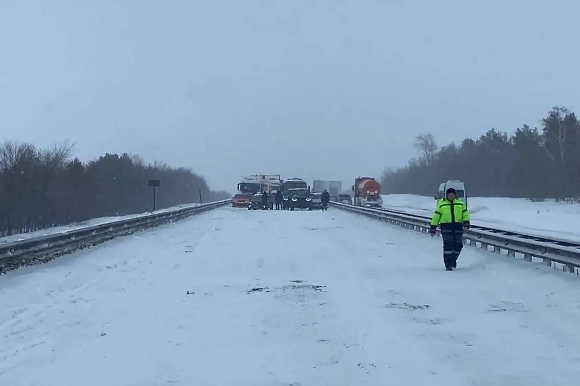 Обстановка после ДТП. Фото © Telegram / Полиция Оренбуржья