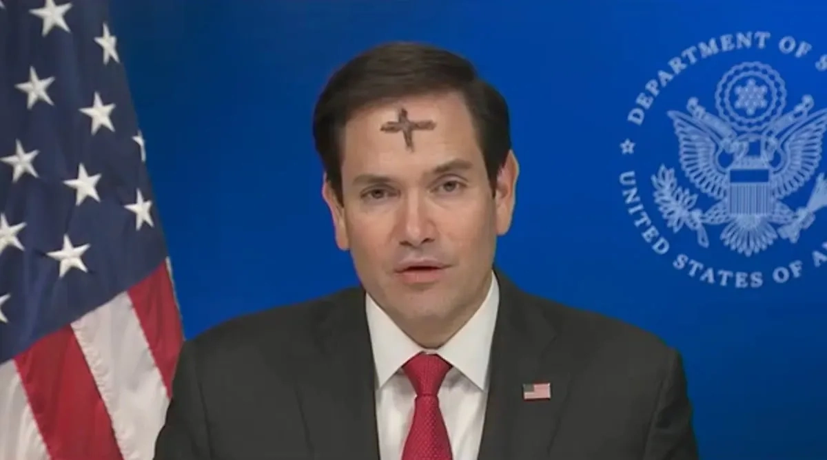 Марко Рубио с чёрным крестом на лбу. Скриншот видео © Fox News