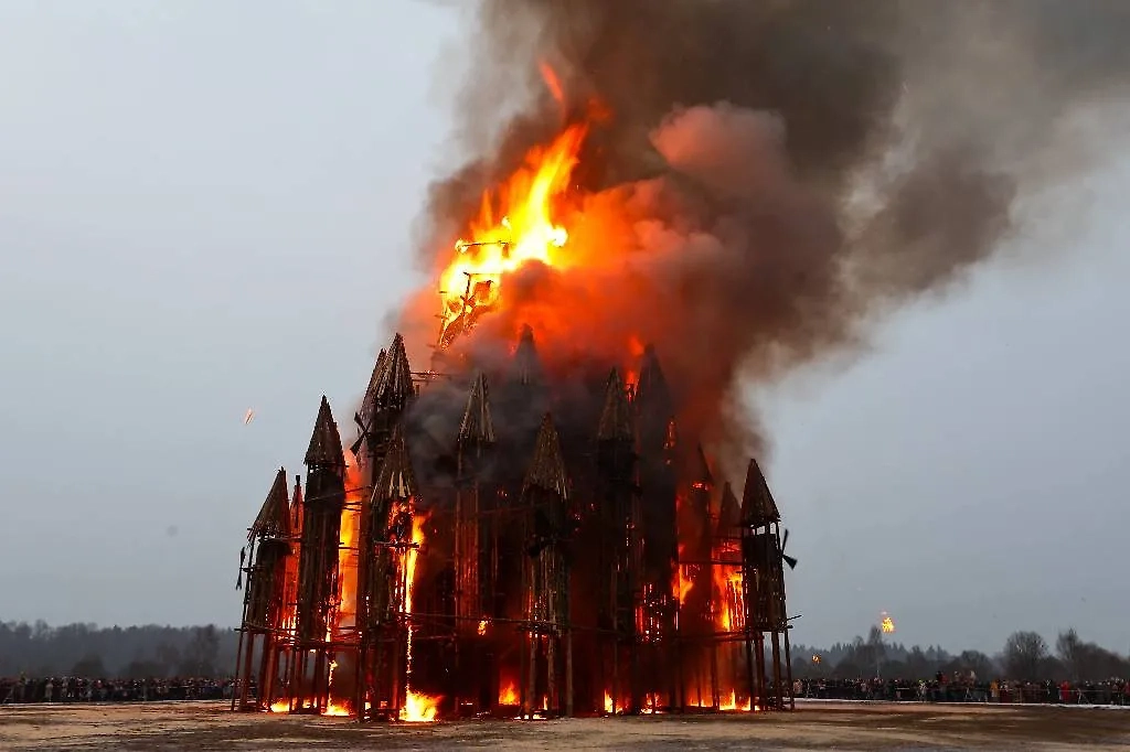 Празднование Масленицы в арт-парке «Никола-Ленивец». Фото © Софья Сандурская/ТАСС