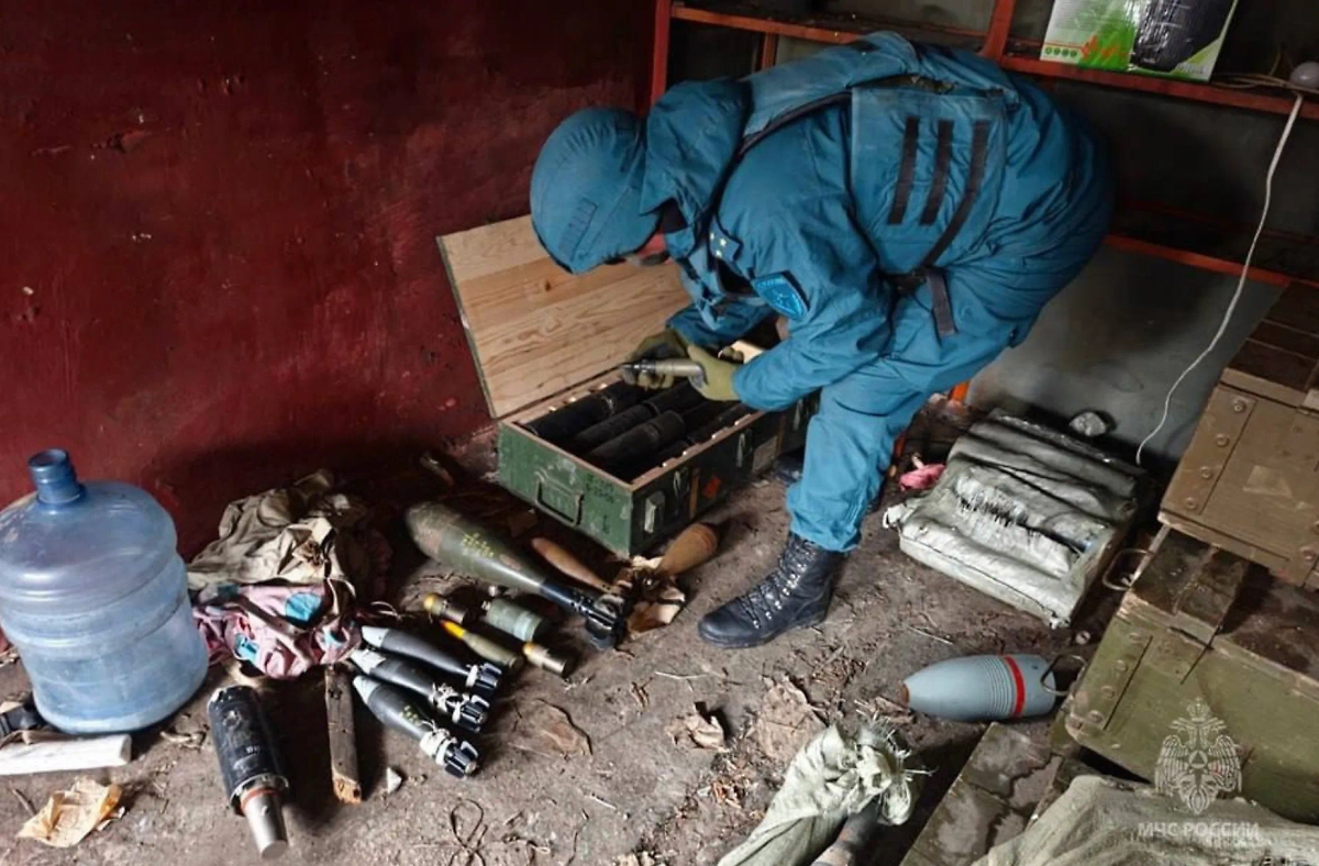 В схронах были найдены различные боеприпасы. Фото © VK / МЧС России