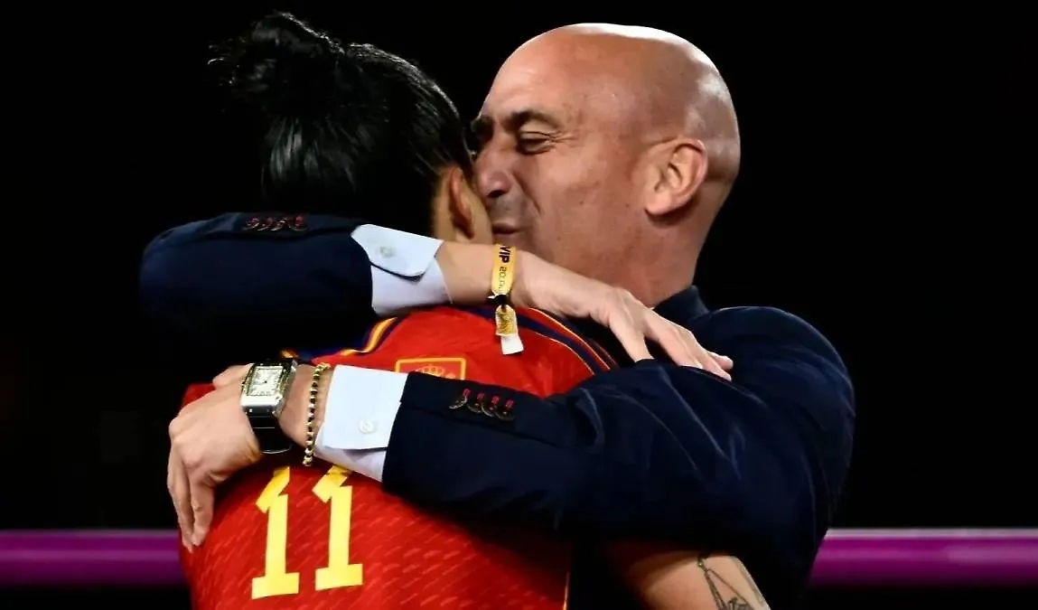 Дженнифер Эрмосо и Луис Рубиалес. Обложка © Х / Football Tweet