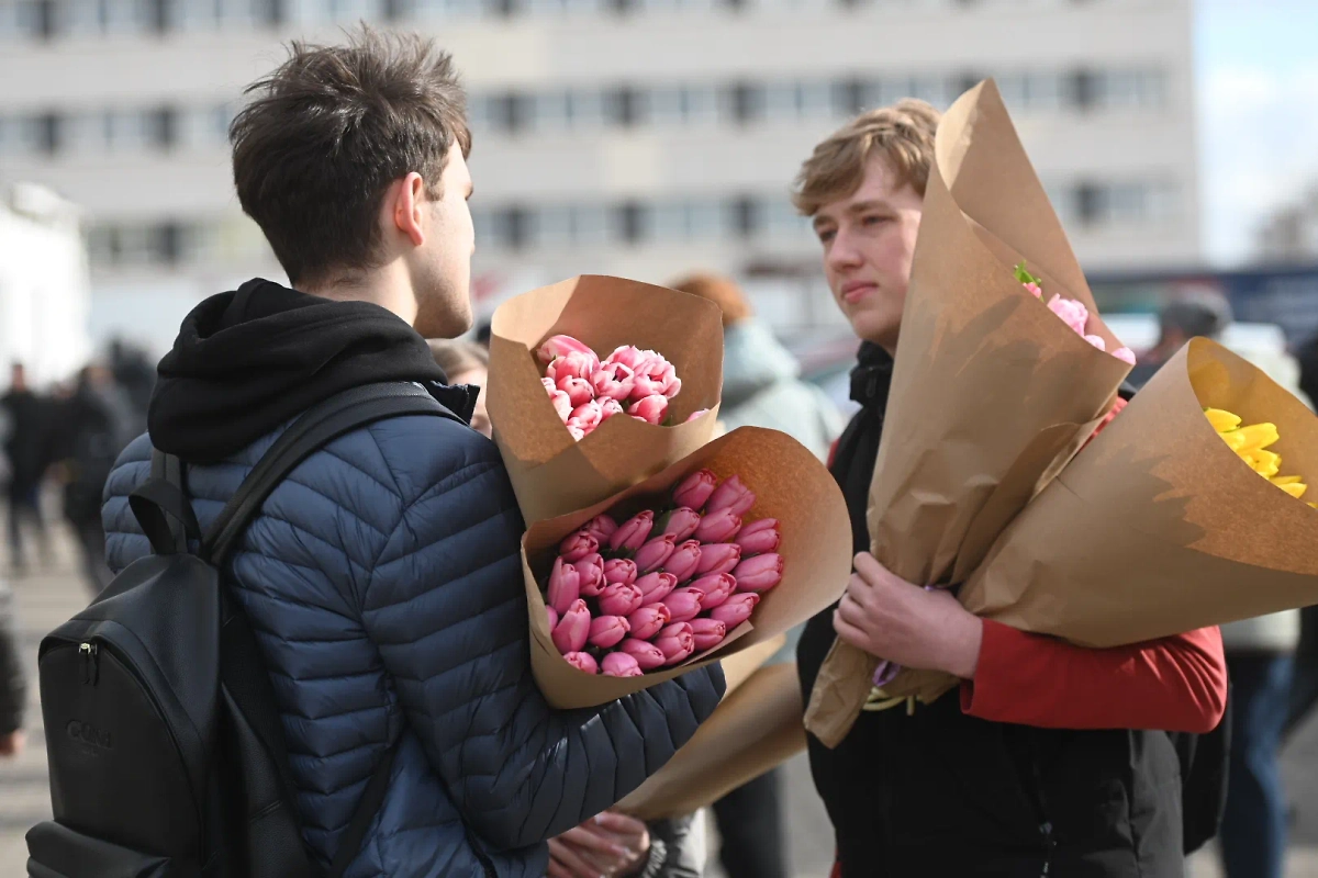 Обстановка на Рижском рынке в Москве в преддверии 8 Марта. Фото © Life.ru
