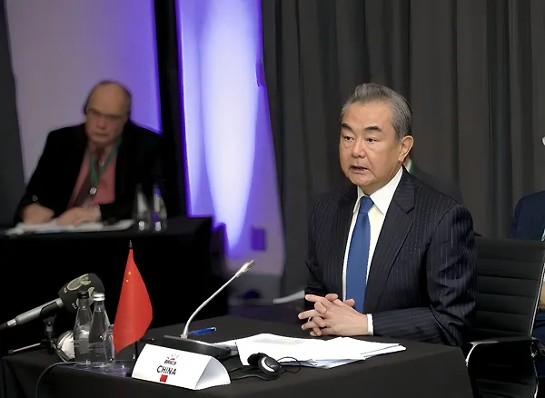 Глава МИД Китая Ван И. Обложка © fmprc.gov.cn