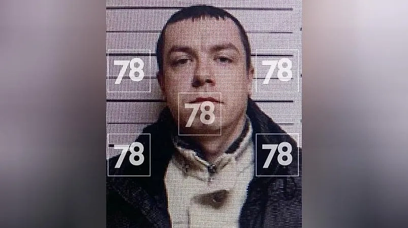 Мужчина, которого задержали полицейские. Фото © 78.ru