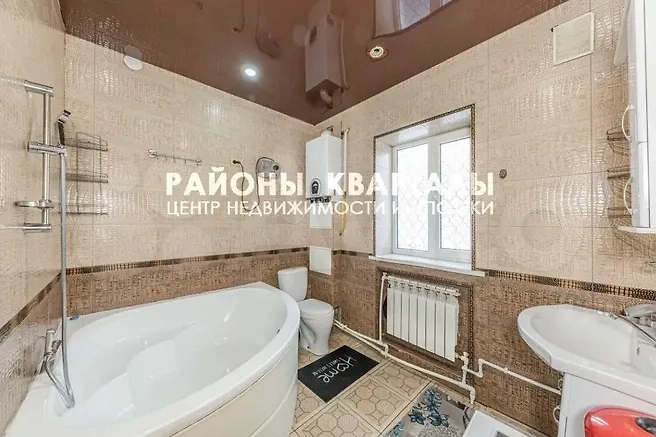 Интерьеры в особняках коркинских цыган. Фото © Сайт объявлений «Районы кварталы»