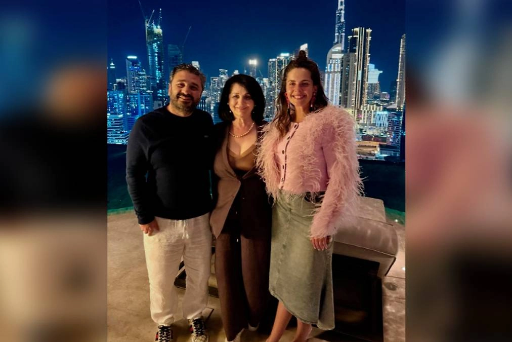 Сарик с матерью и женой. Фото © Facebook (признан экстремистской организацией и запрещён на территории Российской Федерации) / Sarik Andreasyan