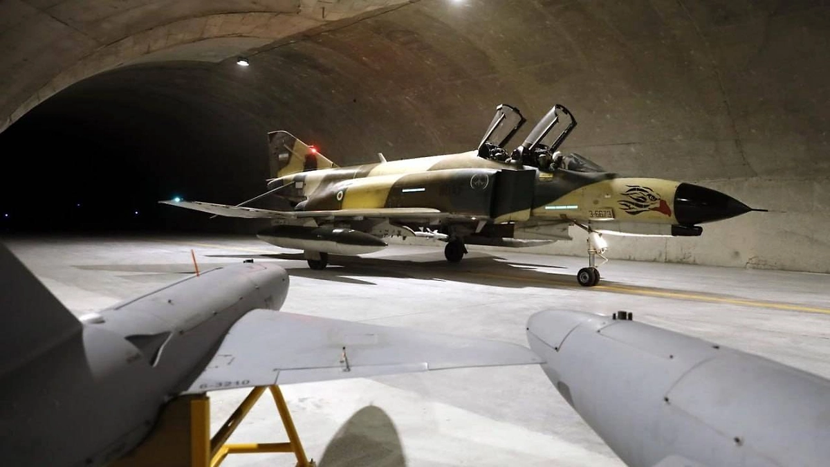 На подземных авиабазах Ирана спрятаны сотни «Фантомов», МиГов и крупных БПЛА. Фото © VK / Юрий Лямин