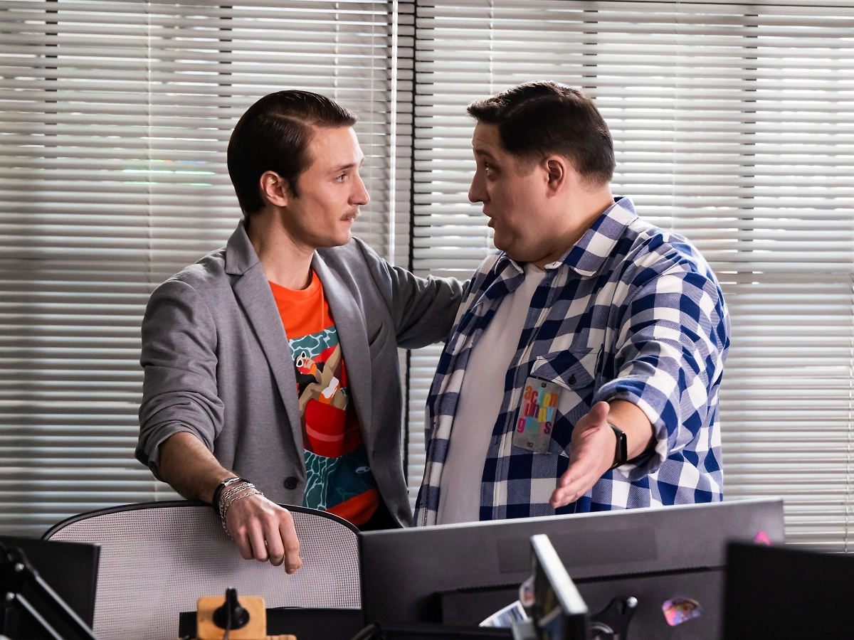 Сериал «Большой человек» 2026: последняя роль Романа Попова, сюжет и актёры. Фото © Кадр из фильма «Большой человек», режиссёр Феликс Герчиков / Kinopoisk