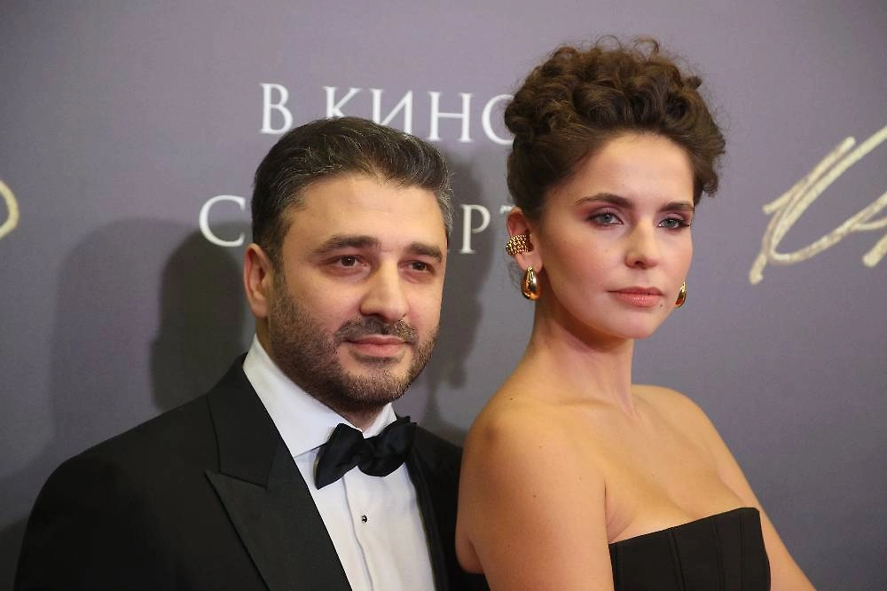 Сарик Андреасян и его супруга Елизавета Моряк. Фото © ТАСС / Бизнес Online / Алексей Белкин 