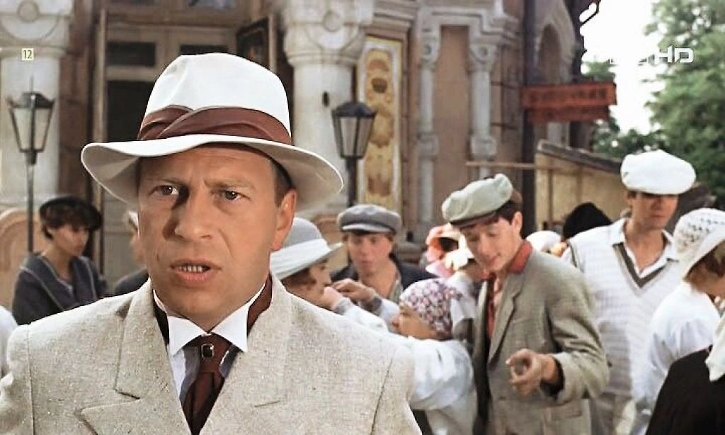 Ежи Штур снялся и в криминальной комедии «Дежа вю». Фото © Кадр из фильма «Дежа вю», режиссёр Юлиуш Махульский / Kinopoisk