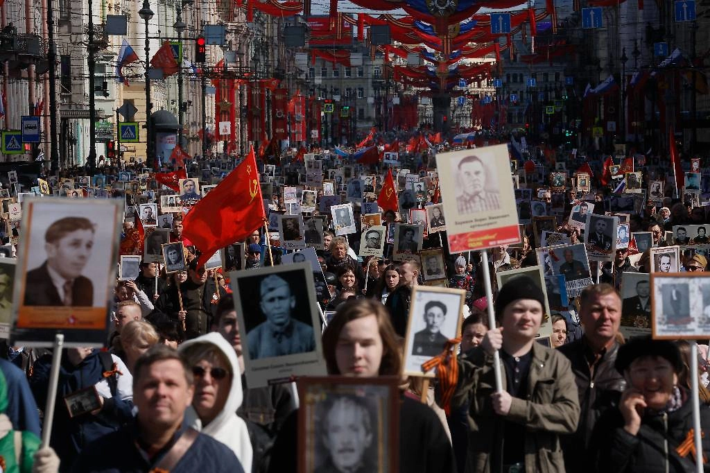 Шествие «Бессмертный полк». Фото © ТАСС / EPA / ANATOLY MALTSEV