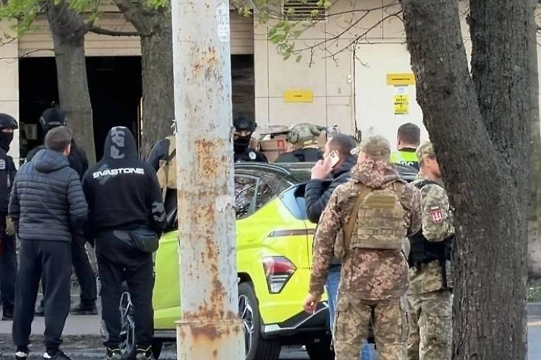 &laquo;Поубиваю кого хочешь&raquo;: Устроивший стрельбу в Киеве хранил дома арсенал оружия