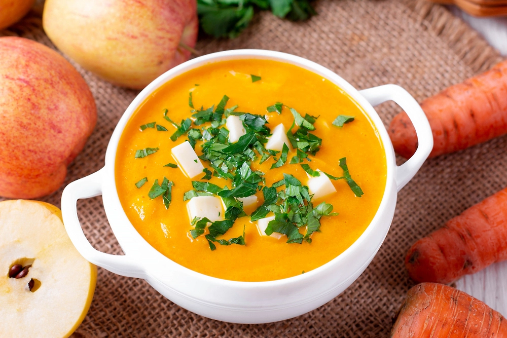 Рецепт супа из яблок и моркови. Фото ©&nbsp;Shutterstock / FOTODOM / Ahanov Michael