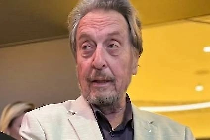 Отец Илона Маска признался, что пьёт водку и уже учит русский язык
