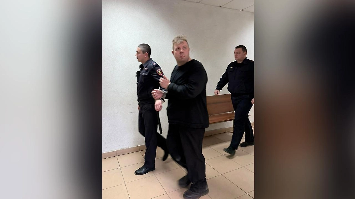 Вместо решётки &mdash; фронт: Душивший детей пакетами учитель-балалаечник сбежал на СВО