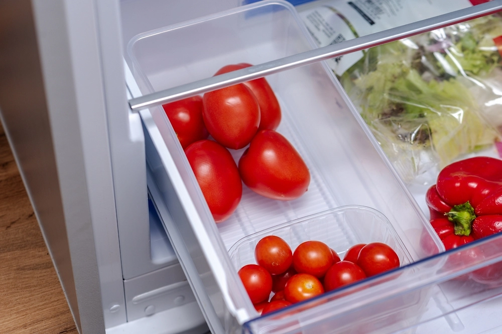 Какие продукты нельзя класть в холодильник: топ ошибок. Фото © Shutterstock / FOTODOM / Eugenia Pankiv