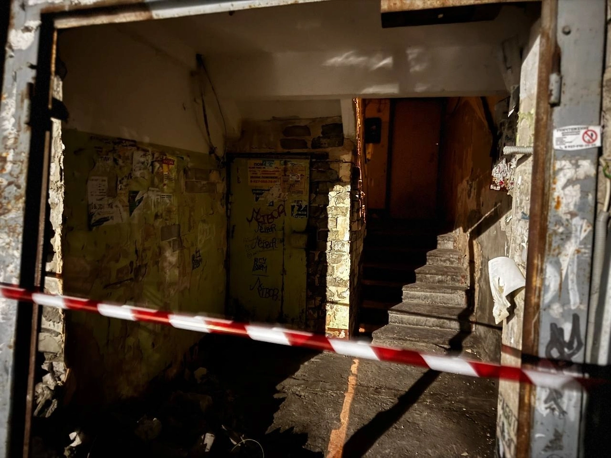 В Саратове возбудили дело после обрушения подъезда пятиэтажного дома. Фото © Telegram / Прокуратура Саратовской области