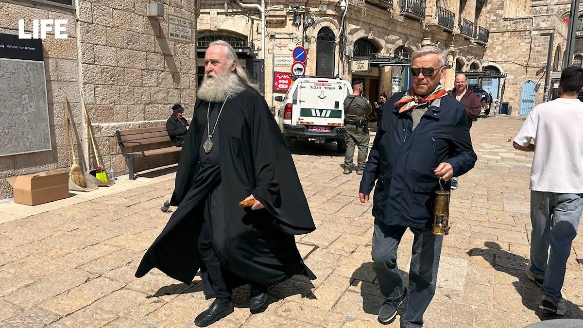 Возглавили группу Владимир Якунин вместе с викарием Патриарха Московского и всея Руси митрополитом Каширским Феогностом. Фото © Предоставлено Life.ru Фондом Андрея Первозванного