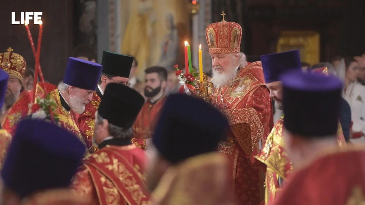Ночная пасхальная служба в храме Христа Спасителя. Обложка © Life.ru / Павел Баранов