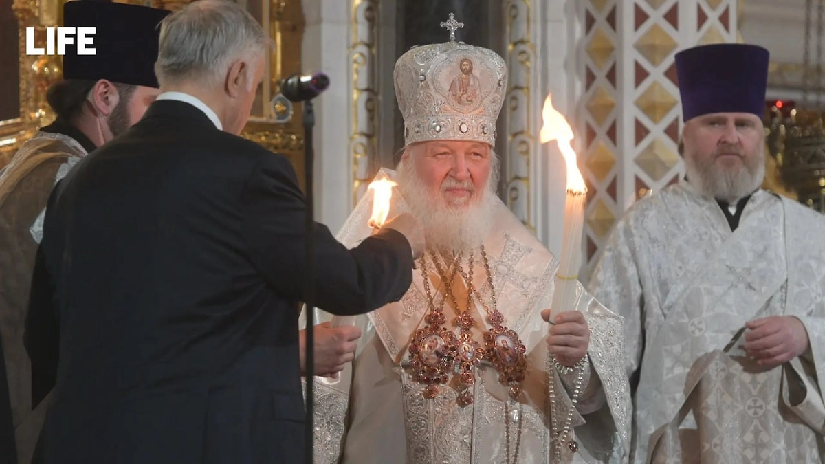 Ночная пасхальная служба в храме Христа Спасителя. Обложка © Life.ru / Павел Баранов