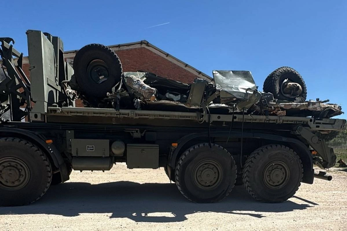 Повреждённый автомобиль  VAMTAC. Фото © X / Tribuna Digital7 