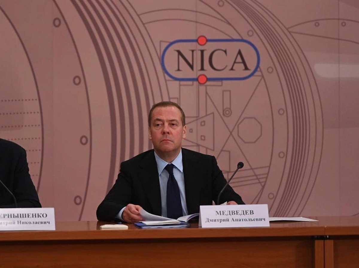 &laquo;Пусть дорожают продукты&raquo;: Медведев предложил зеркальный ответ на идею премьера Эстонии