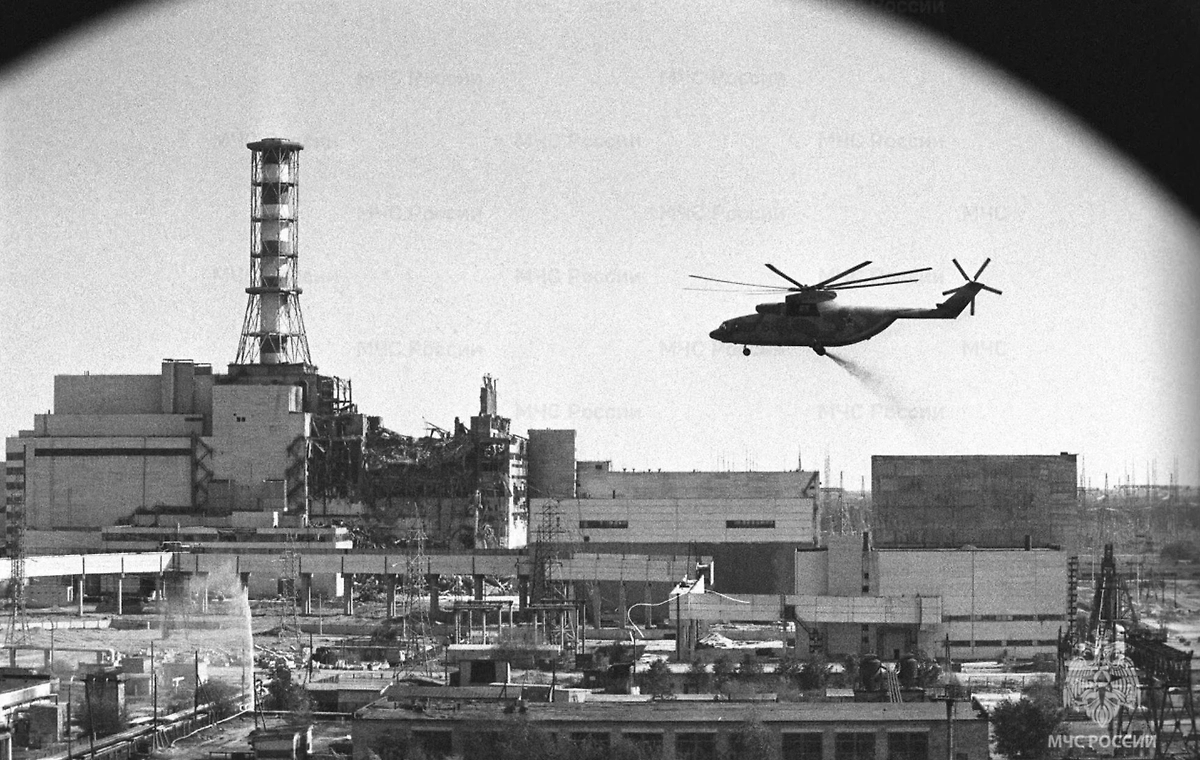 В МЧС наградили 98 ликвидаторов Чернобыльской аварии в преддверии 40-й годовщины. Фото © МЧС России