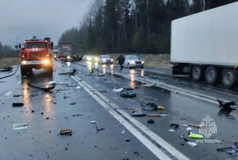 Место ДТП. Фото © MAX / МЧС Ленинградской области