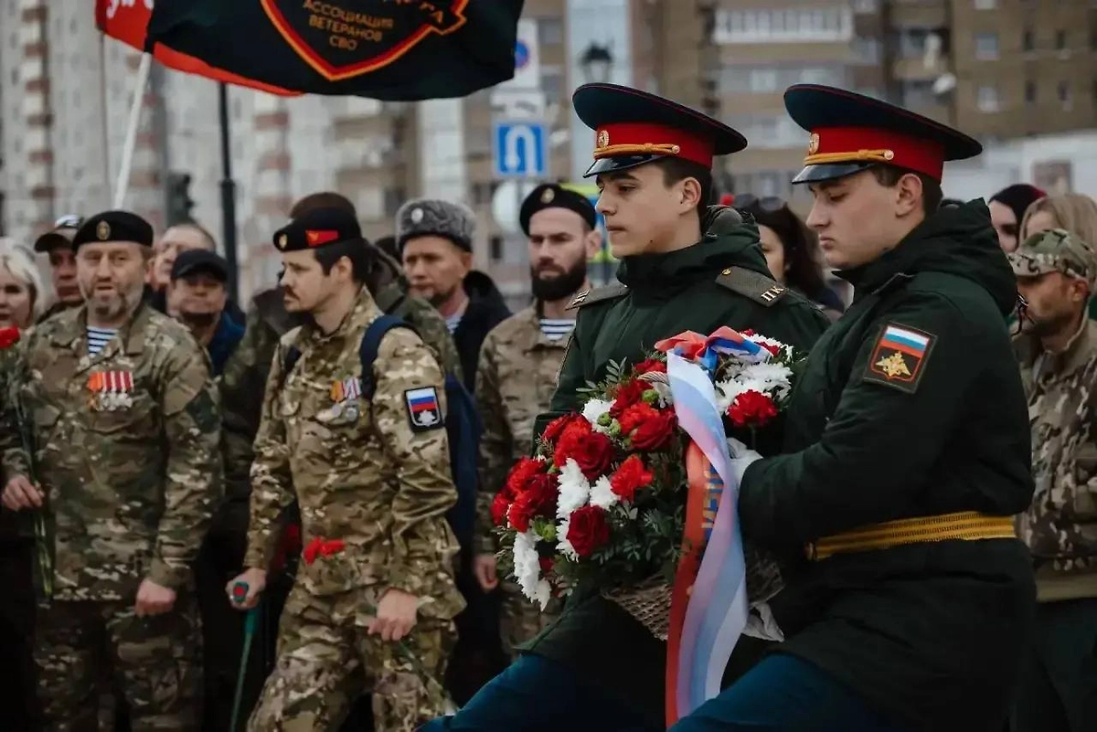 В Курской области почтили память погибших в годовщину освобождения от ВСУ. Фото © Telegram / Александр Хинштейн