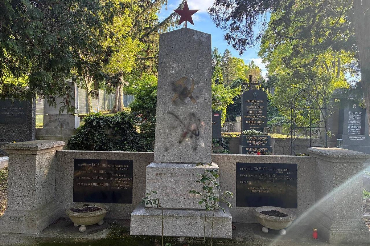 Осквернённое захоронение. Фото © Telegram / Посольство в Австрии