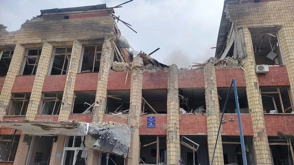 При ударе дрона ВСУ по администрации в ЛНР пострадали 18 человек. Фото © MAX / Леонид Пасечник