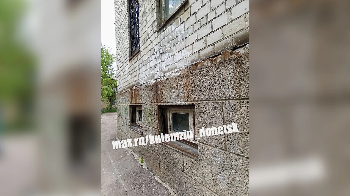 В Донецке вражеский беспилотник повредил здание школы в Калининском районе. Фото © Telegram / Алексей КулемZин