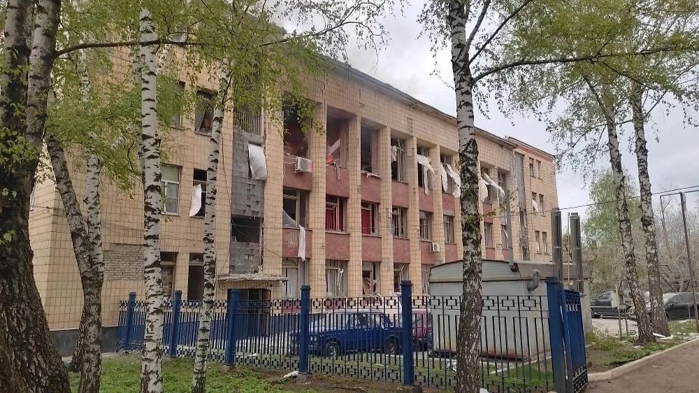 При ударе дрона ВСУ по администрации в ЛНР пострадали 18 человек. Фото © MAX / Леонид Пасечник