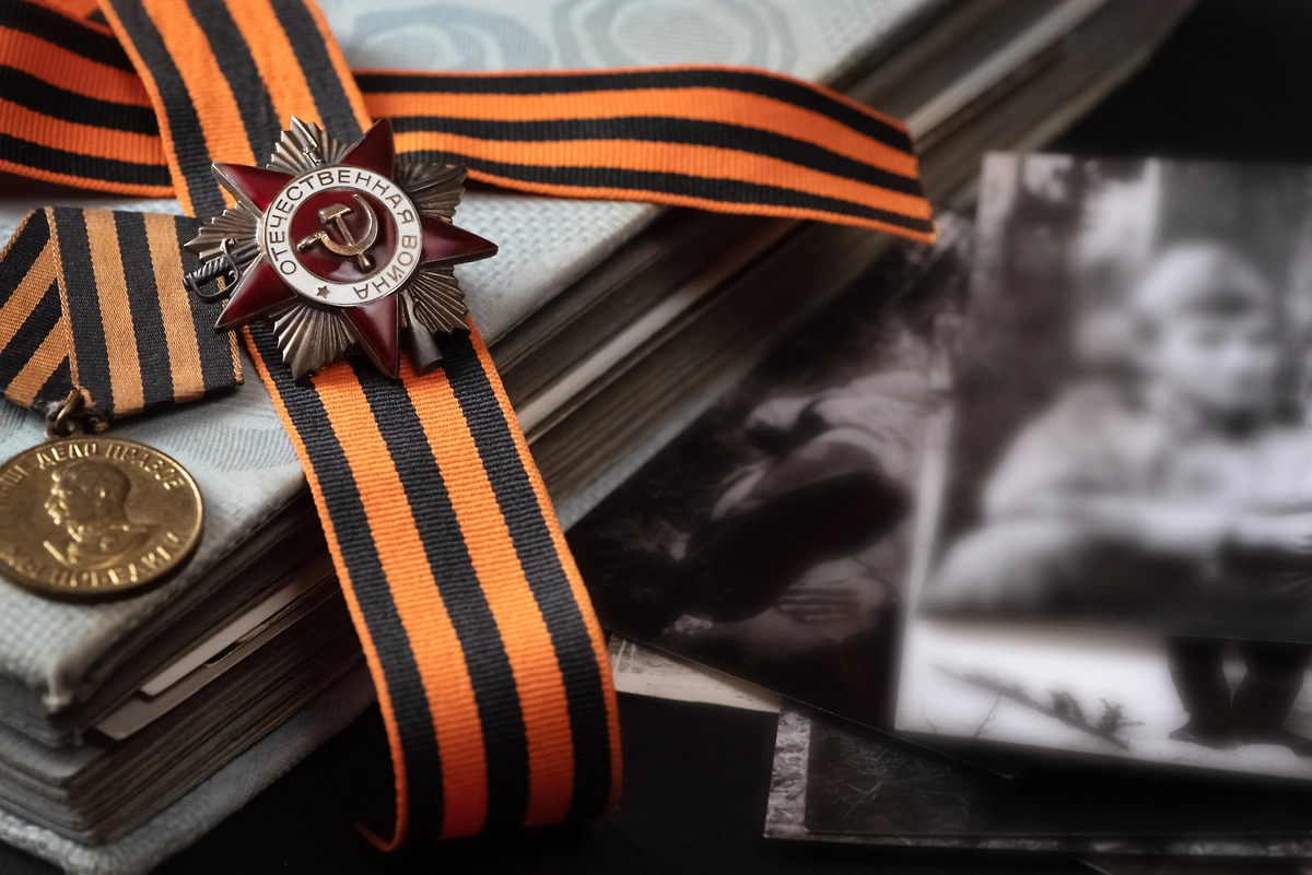 Георгиевская ленточка: что она означает и почему такие цвета. Фото © Shutterstock / FOTODOM / GIOIA PHOTO