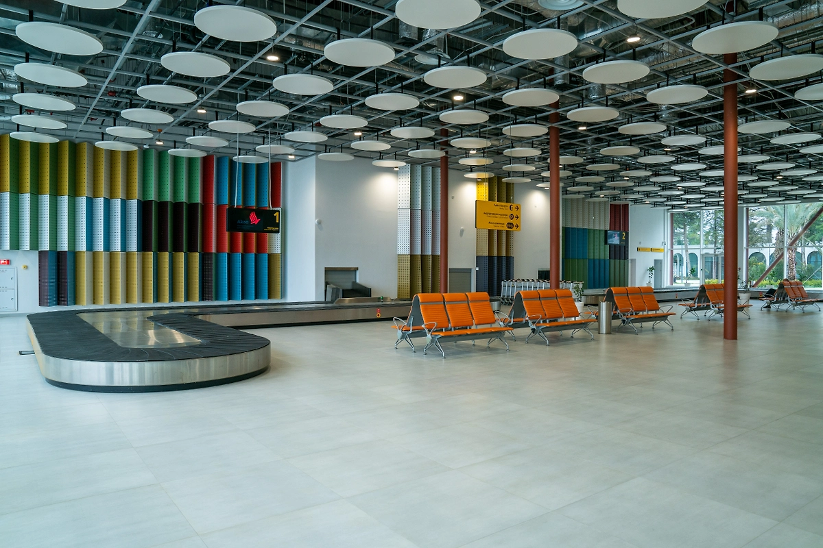 В Абхазии ввели в эксплуатацию новый аэровокзальный комплекс аэропорта Сухум. Фото © Представлено пресс-службой для Life.ru