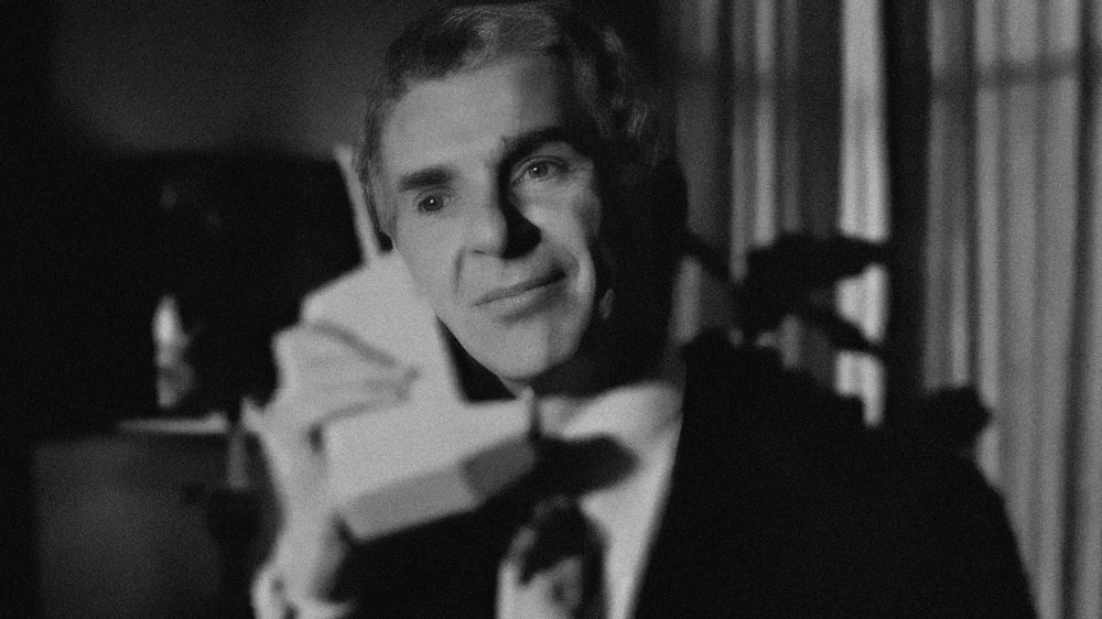 Первый звонок с сотового телефона. Как один звонок уничтожил конкуренцию. Фото © Youtube / SMEGI TV