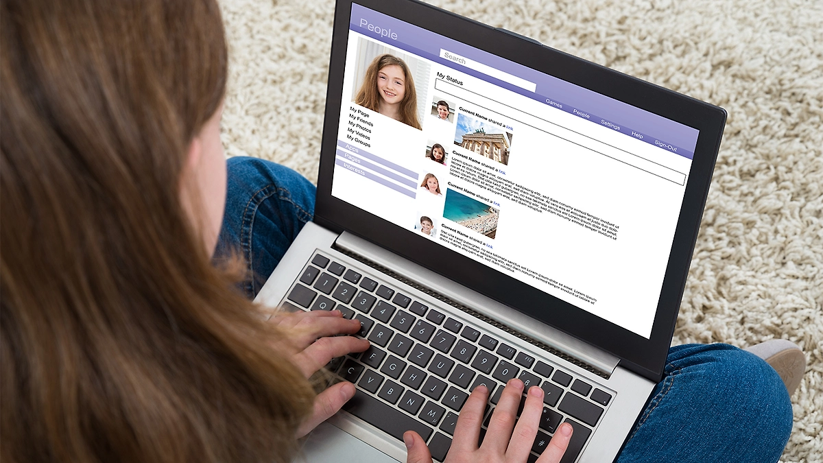 Как найти информацию о себе в Интернете: полная инструкция. Фото © Shutterstock / FOTODOM / Andrey_Popov