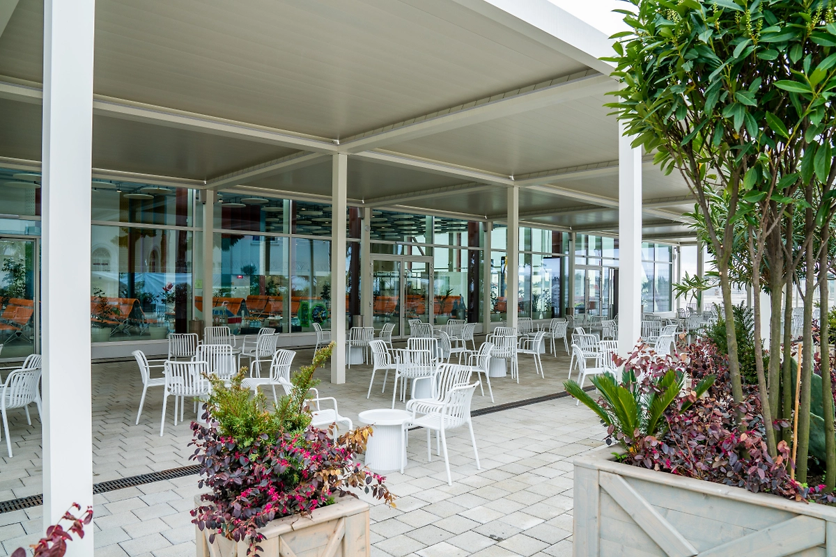 В Абхазии ввели в эксплуатацию новый аэровокзальный комплекс аэропорта Сухум. Фото © Представлено пресс-службой для Life.ru