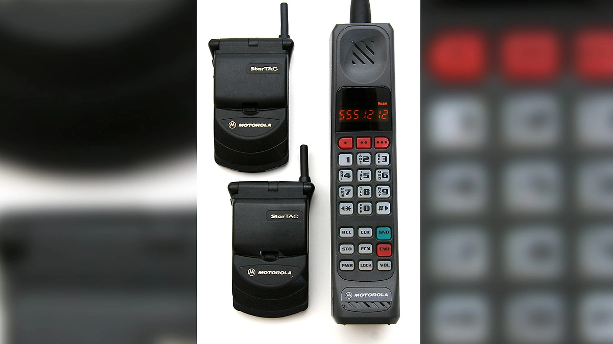 Эволюция мобильных телефонов: от самого первого до новейших моделей. Фото © Wikipedia / rfdigitalwpg