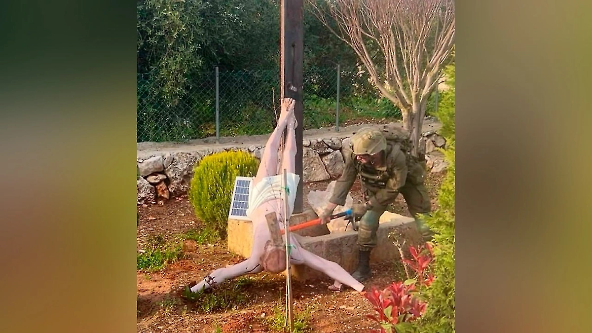 &laquo;Боль и потрясение верующих&raquo;: В РПЦ потребовали строгих мер за надругательство над статуей Христа