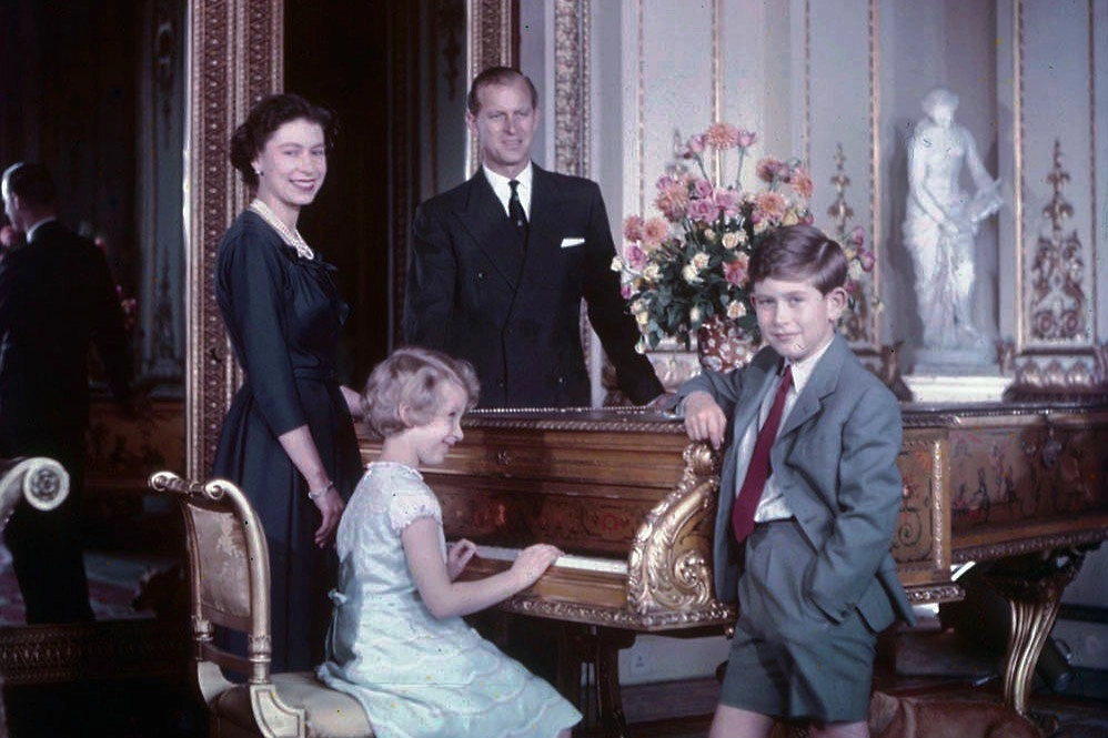 Королева Елизавета II, принц-консорт Филипп, принц Чарльз и принцесса Анна. Фото © Wikipedia 