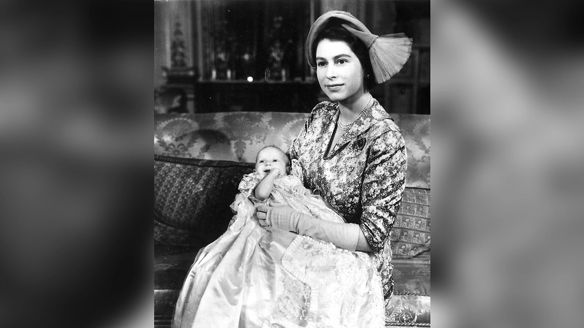 Принцесса Анна: как появился на свет второй ребёнок Елизаветы II. Фото ©&nbsp;Getty Images / Central Press / Hulton Archive