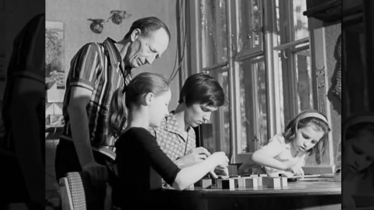 Педагогический эксперимент Никитиных: результаты спустя полвека. Фото © Youtube / Простые Истории!