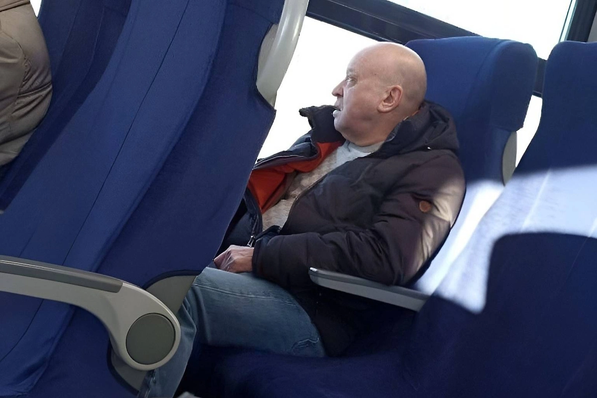 Двойник бизнесмена в электричке. Фото © VK / Ростов Главный — новости Ростова-на-Дону