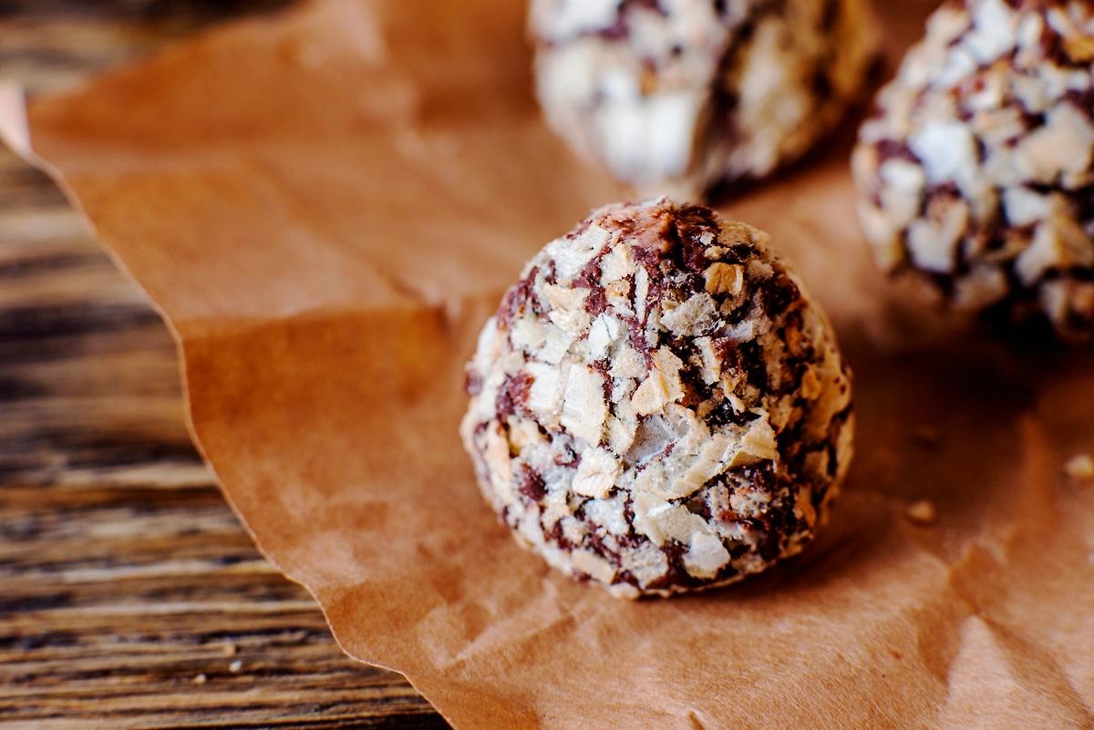 Пошаговый рецепт из СССР, как дома приготовить конфеты с вафельной крошкой. Фото © Shutterstock / FOTODOM / Yurchenko Iryna