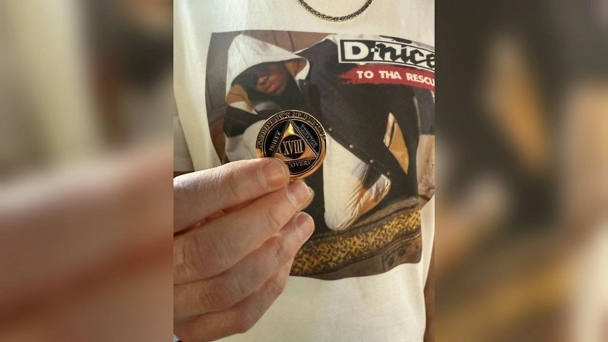 Жетон Эминема за трезвость. Фото © X / Marshall Mathers