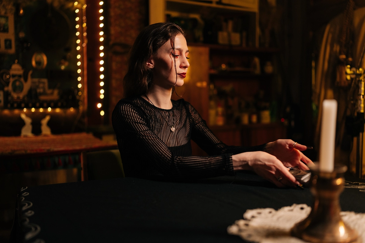 Колдуны и маги зарабатывают в России до 2,5 трлн рублей. Фото © Shutterstock / FOTODOM / Dikushin Dmitry